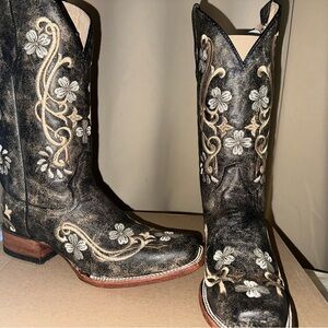 Brand new Cowgirl boots women’s size 10